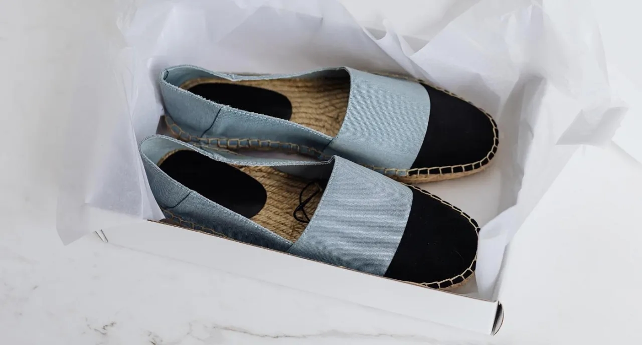 Jak wysłać buty bez obaw o uszkodzenia i wysokie koszty?