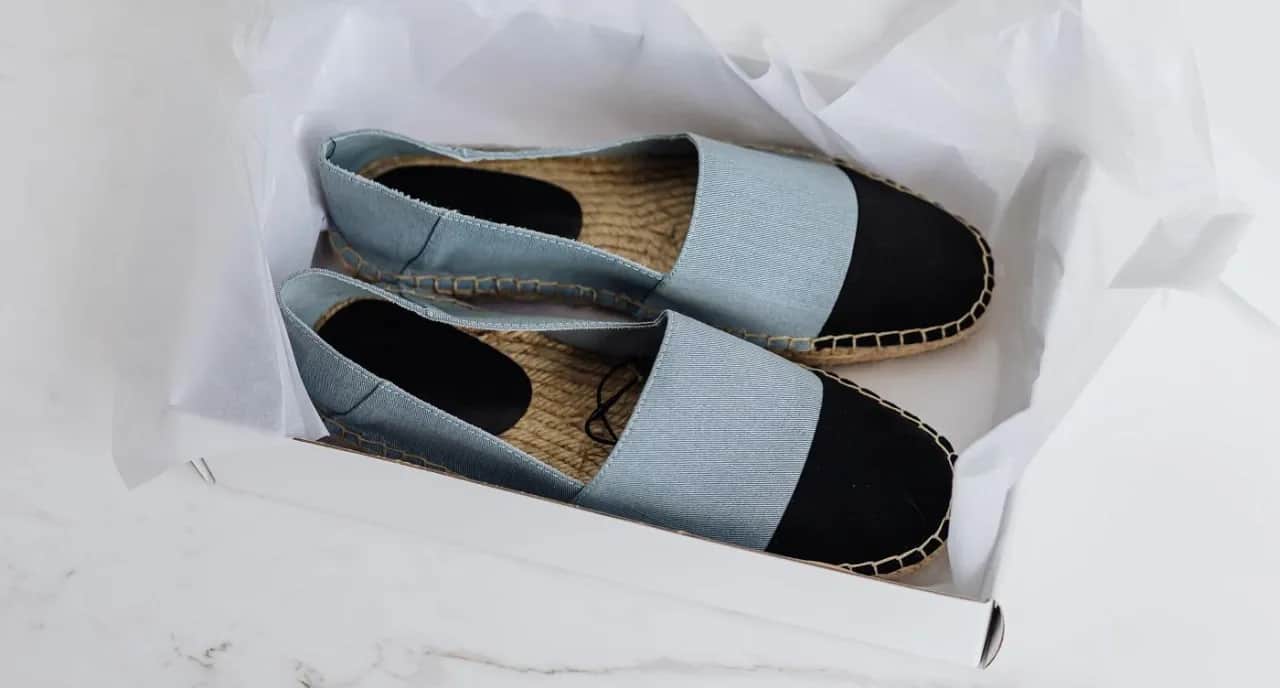 Jak wysłać buty bez obaw o uszkodzenia i wysokie koszty?