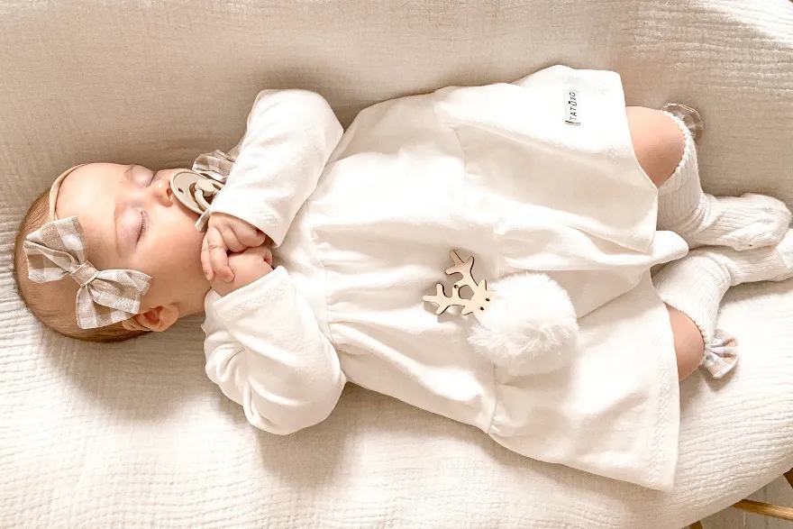 Stylizacje na roczek dla dziewczynki: elegancja i komfort w jednym