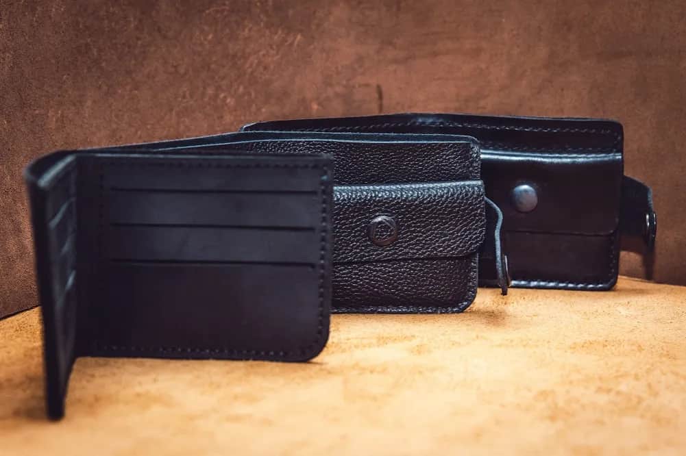 Najlepsze marki portfeli męskich – wybierz jakość i styl dla siebie