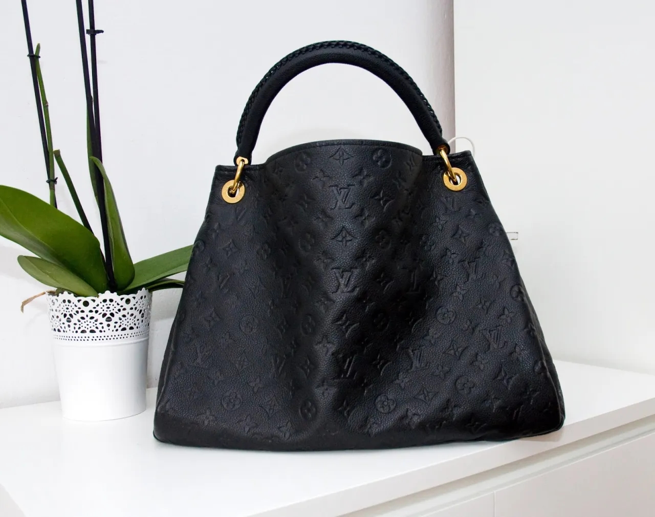 Z czego wykonane są torebki Louis Vuitton? Odkryj materiały i jakość