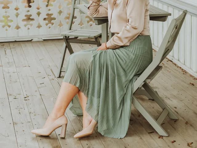 Czółenka na słupku stylizacje, które odmienią Twój codzienny look