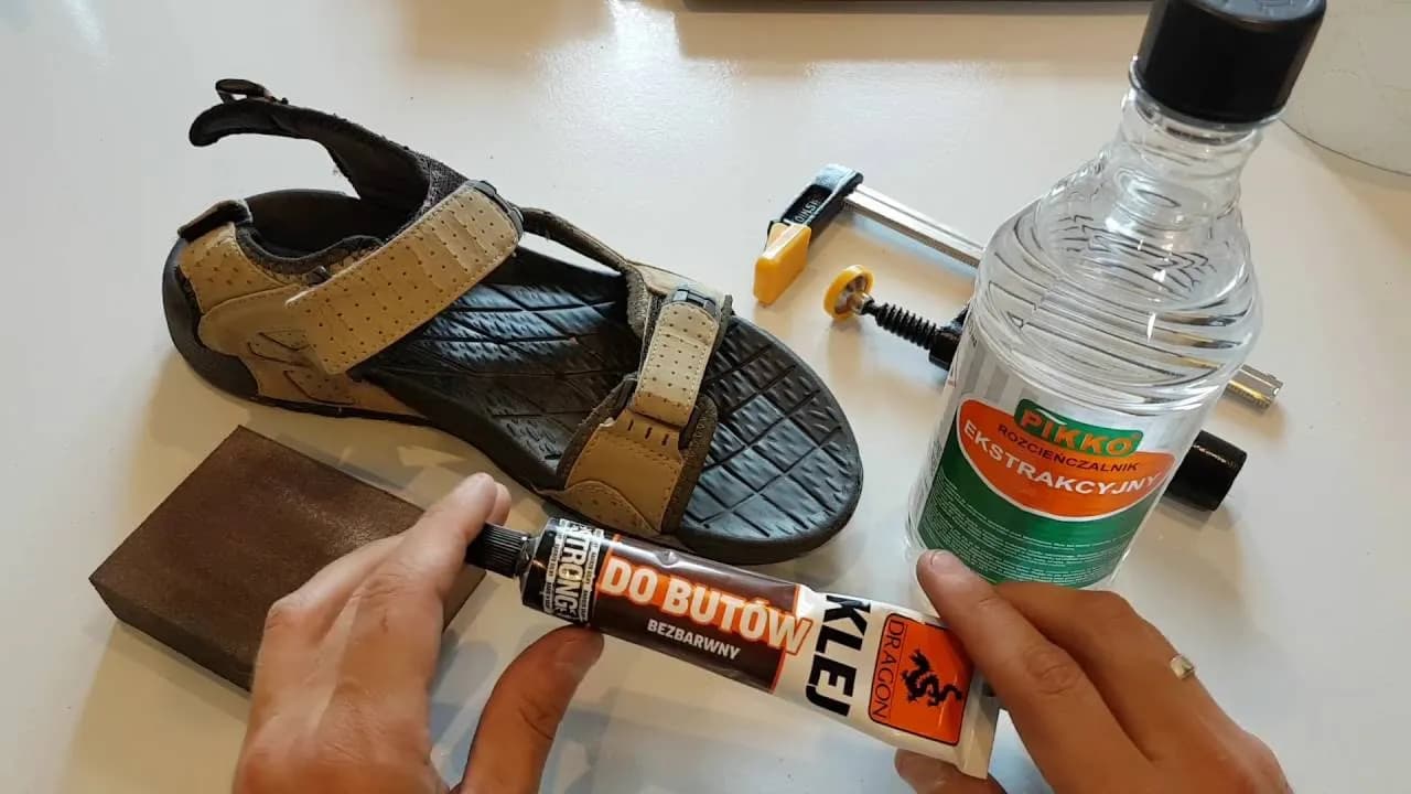 Czym przykleić wkładkę do butów, aby uniknąć problemów z odklejaniem